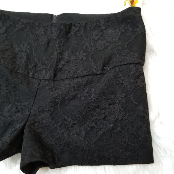 WINDSOR Shorts Black with lace on the outside, SIZE Large. - Picture 5 of 16